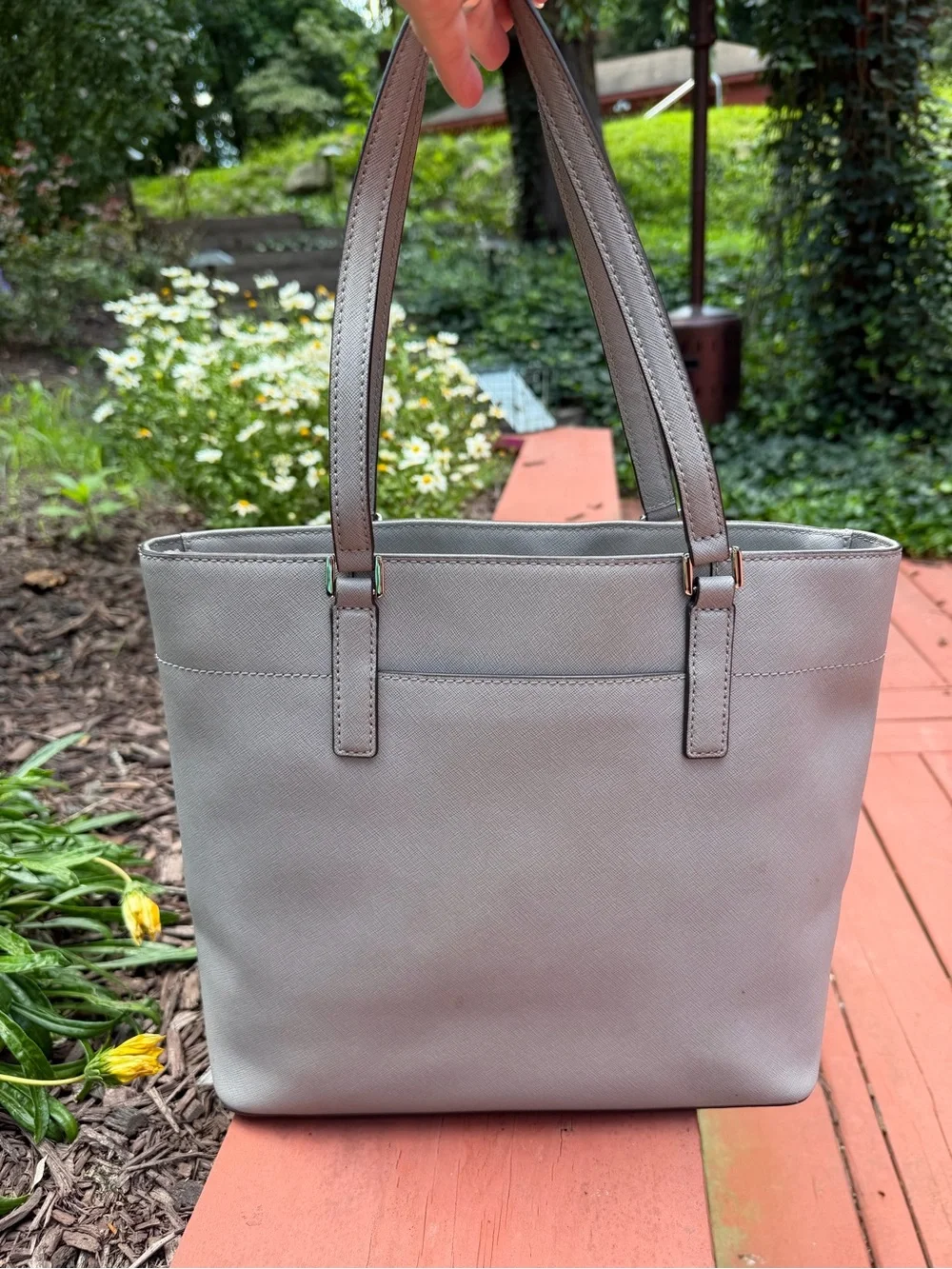 Michael Kors EUC Large Light Gray Saffiano Leather Tote Satchel with Hang Tag
